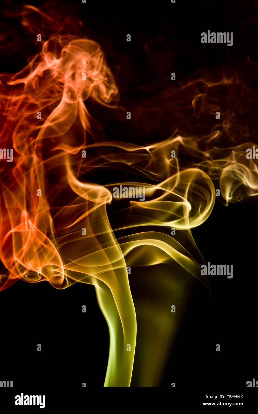 Abstract photo montrant certains fumée colorée en noir retour Banque D'Images