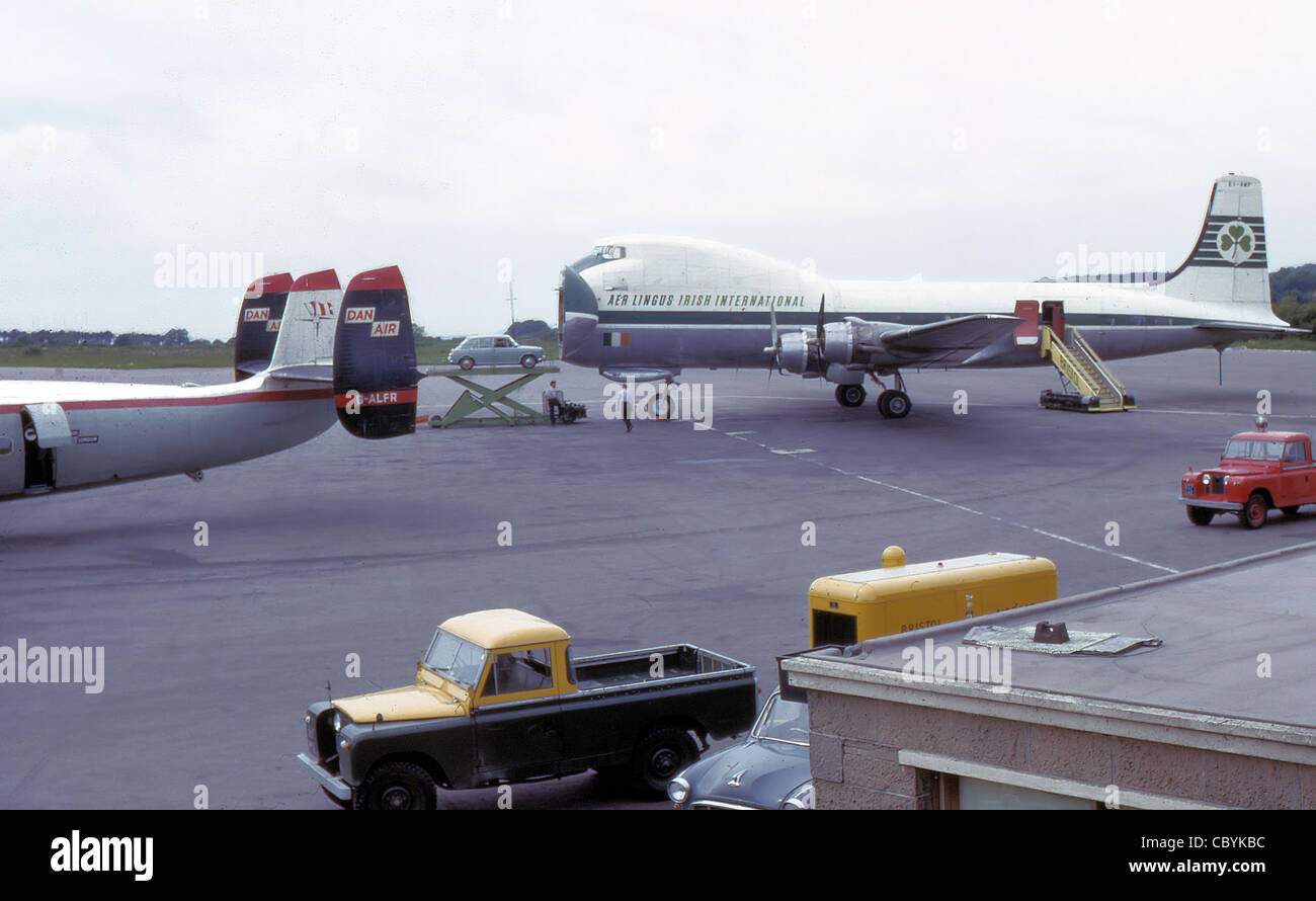 Aer Lingus ATL-98 Carvair Aviation Traders (EI-A) et de la vitesse l'Ambassadeur (G-ALFR) à l'aéroport de Bristol Banque D'Images