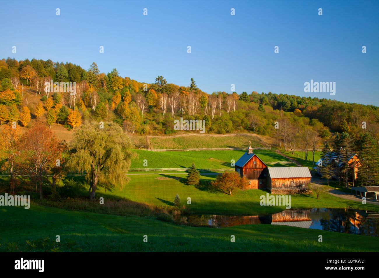 Sleepy Hollow Farm (Ferme gris) sur le chemin Ridge dans le Vermont. Banque D'Images