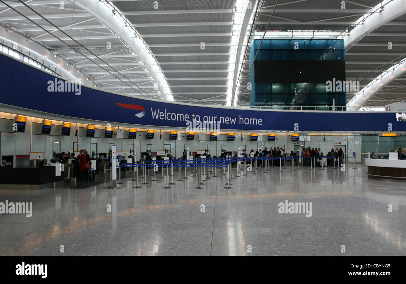 La borne 5 à l'aéroport Heathrow de Londres Banque D'Images