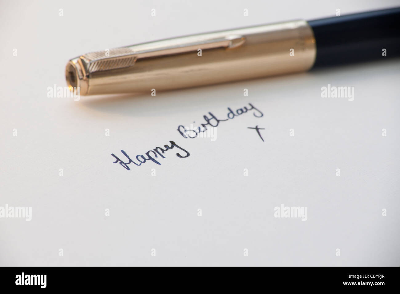 Les Mots Joyeux Anniversaire A L Encre Manuscrite Avec Stylo Plume En Arriere Plan Photo Stock Alamy Les Mots Joyeux Anniversaire A L Encre Manuscrite Avec Stylo Plume En Arriere Plan Photo Stock Alamy