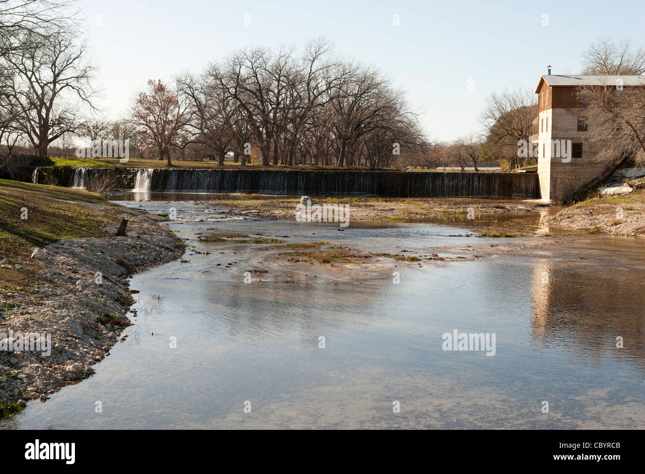 Le moulin et les chutes de Summer's Mill, Belton, TX Banque D'Images