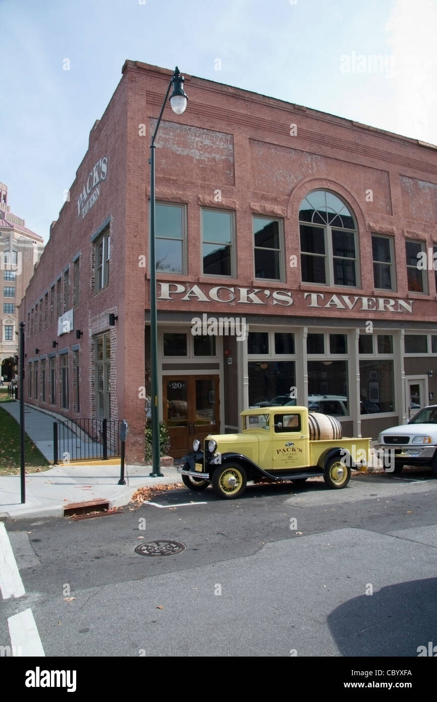 La taverne historique pack pack sur Square, au centre-ville de Asheville, Caroline du Nord. Banque D'Images