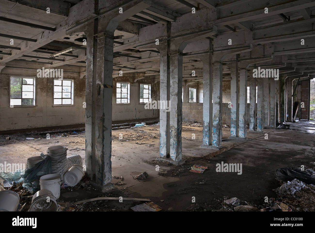 L'intérieur d'une usine à l'abandon au Yorkshire Banque D'Images