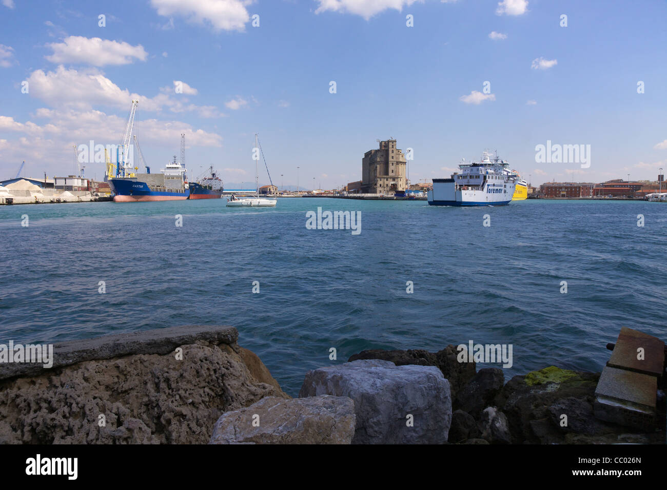 Les ferries dans le port de Livourne Banque D'Images