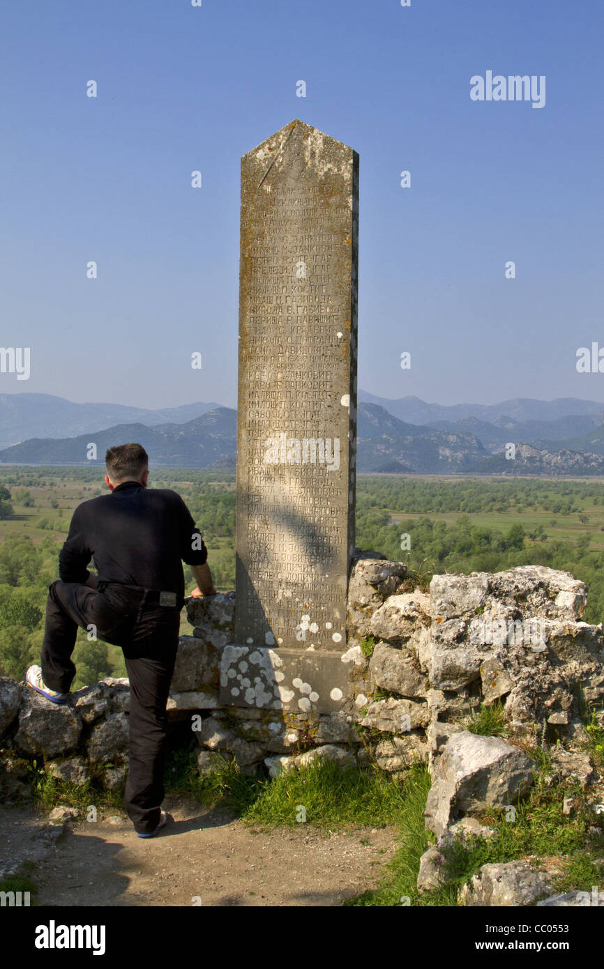 MONUMENT MORTS À LA GUERRE DANS LA FORTERESSE DE ZABLJAK CRNOJEVICA, FAUNE ET FLORE DU PAYS autour du lac de Skadar (SKADARSKO JEZERO), du Monténégro, de l'EUROPE Banque D'Images