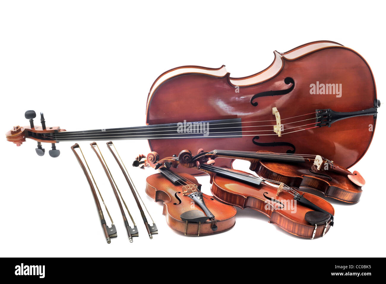 Beaux violons isolé sur un fond blanc et violoncelle Photo Stock Alamy