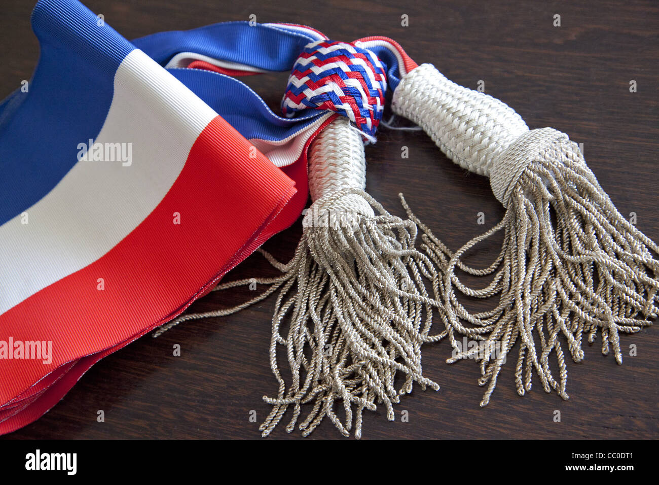 Le maire et les élus municipaux' écharpe tricolore, SYMBOLE DE LA RÉPUBLIQUE  FRANÇAISE, FRANCE Photo Stock - Alamy