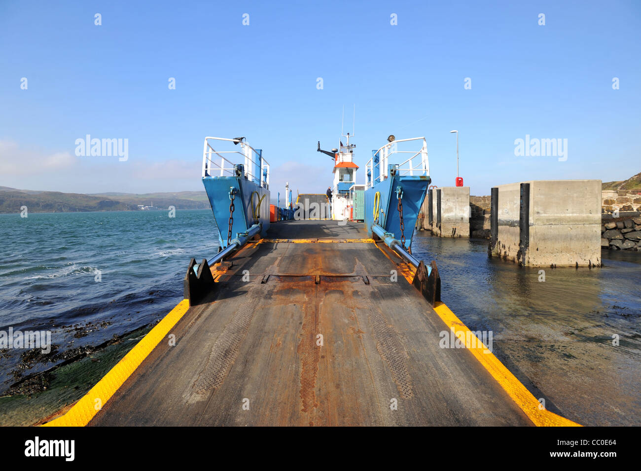 Rampe de chargement de la plate-forme d'Islay Jura car-ferry, dans le islandss écossais Port Askaig sur Islay à Feolin Jura Banque D'Images