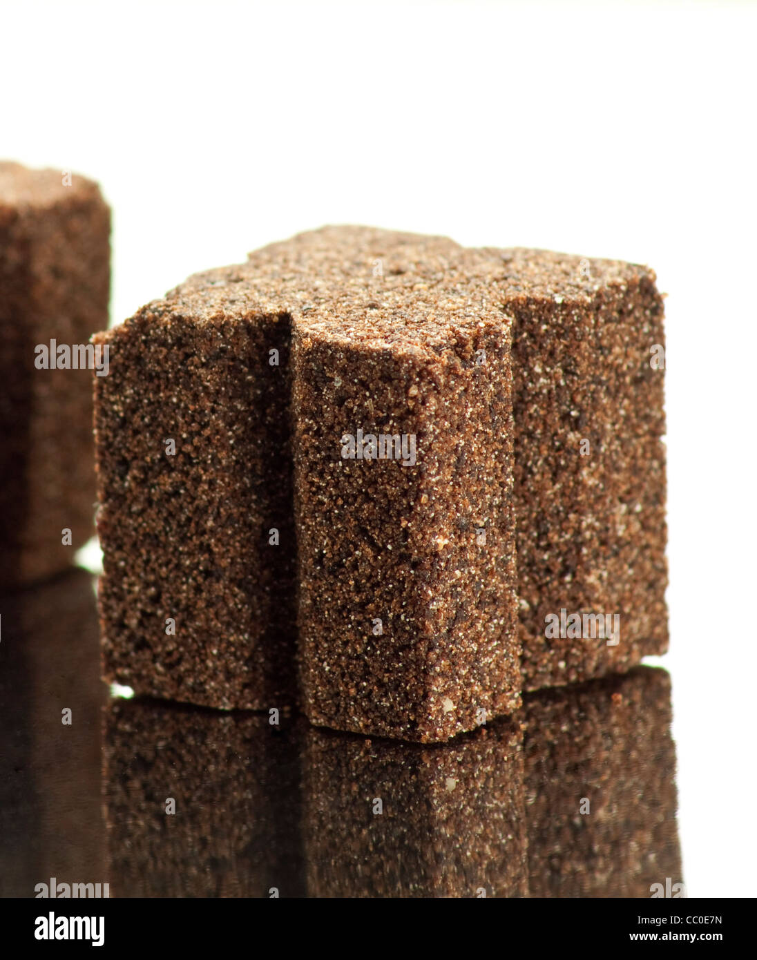 Cubes de bouillon de bœuf sur une plaque d'argent Banque D'Images