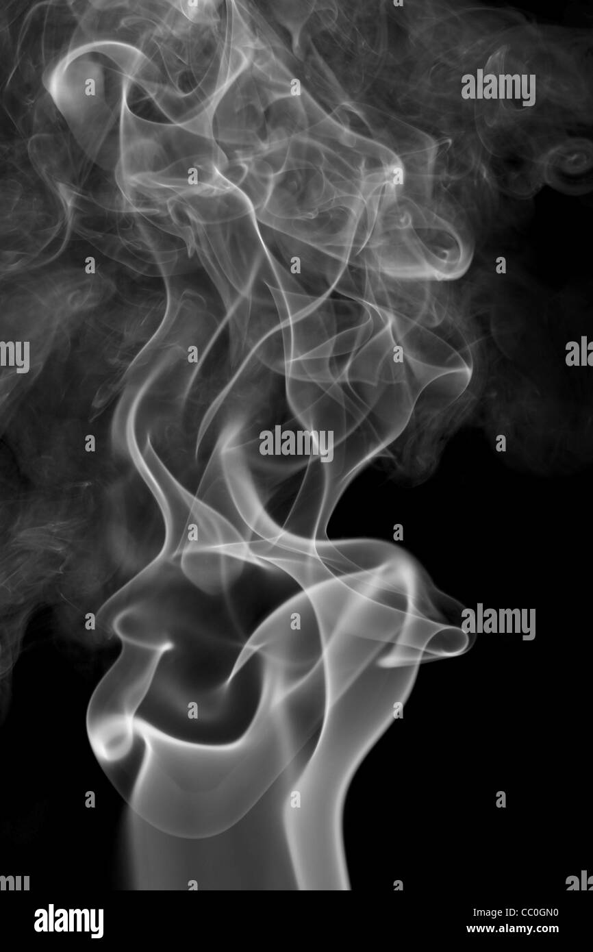 Abstract photo montrant un peu de fumée dans le noir retour Banque D'Images