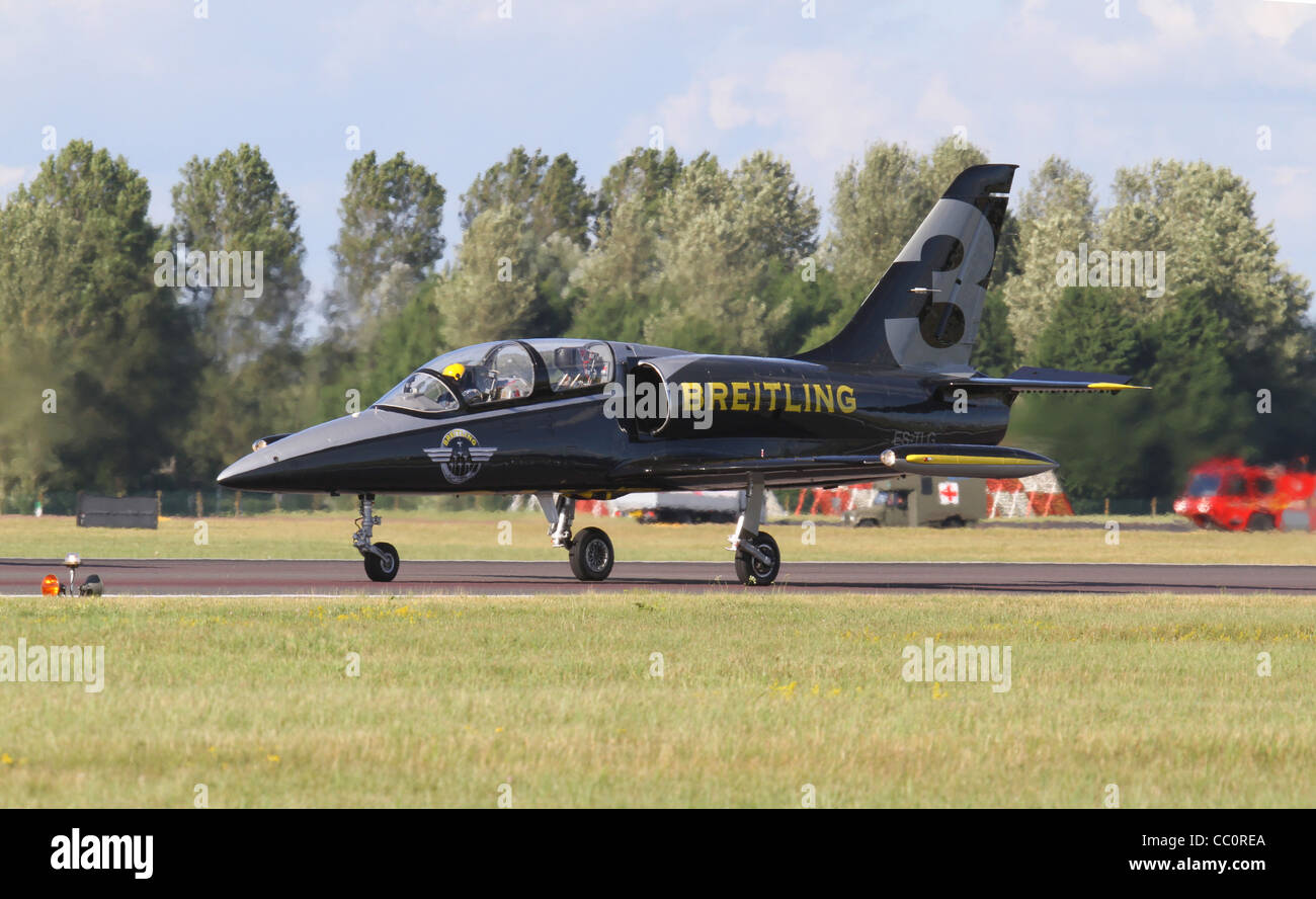 Aero L-39 Albatros jet l'un des le Breitling Jet Team est la plus grande équipe de voltige aérienne civile afficher en Europe. Banque D'Images