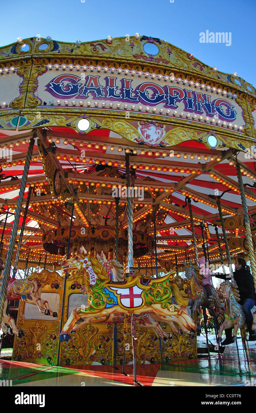 Carousel au Hampton Court Palace, patinoire, London Borough of Richmond upon Thames, London, England, United Kingdom Banque D'Images