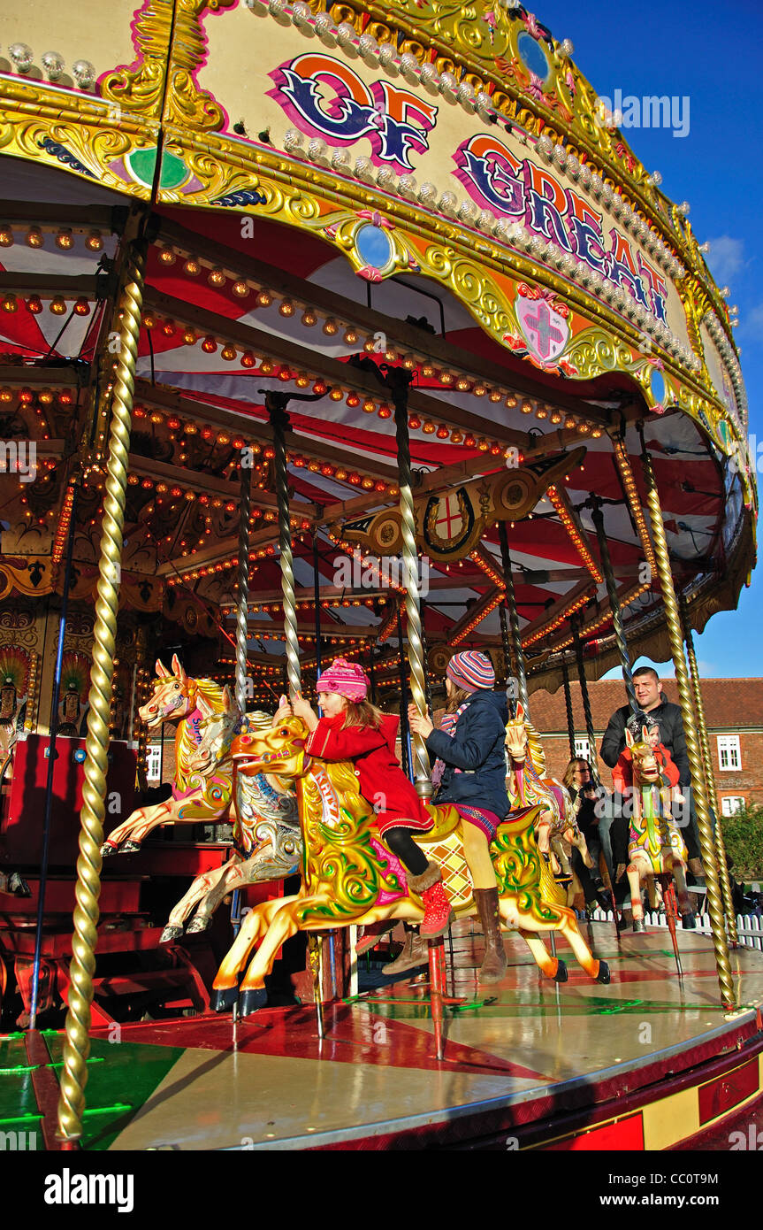 Carousel au Hampton Court Palace, patinoire, Hampton, London Borough of Richmond upon Thames, London, England, United Kingdom Banque D'Images