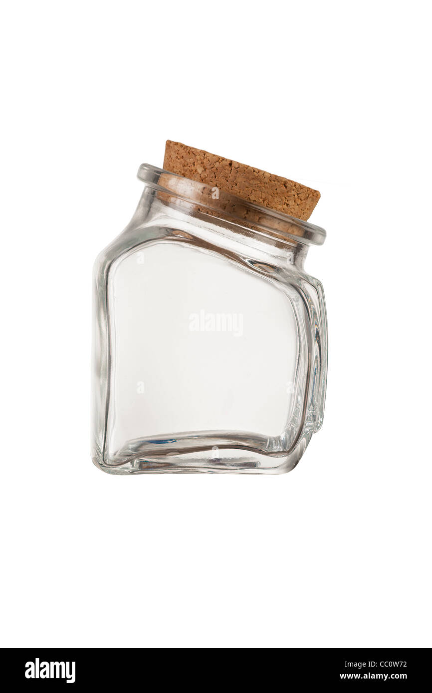Pot en verre blanc transparent vide avec du liège isolé sur fond blanc Banque D'Images
