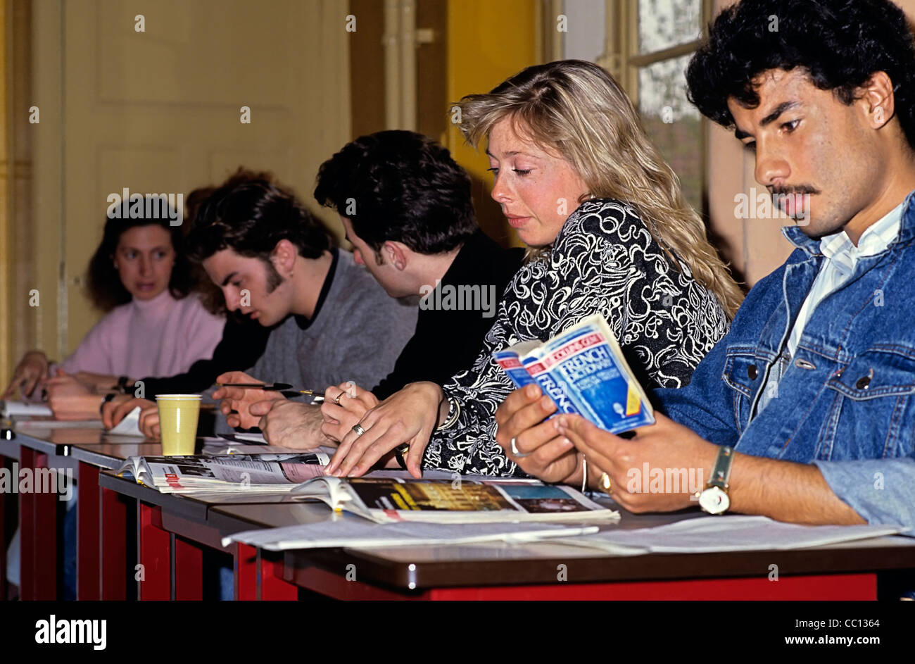 L'irlandais, l'Iran et de l'étudiants allemands en cours l'Alliance  Française à Lyon, France Photo Stock - Alamy