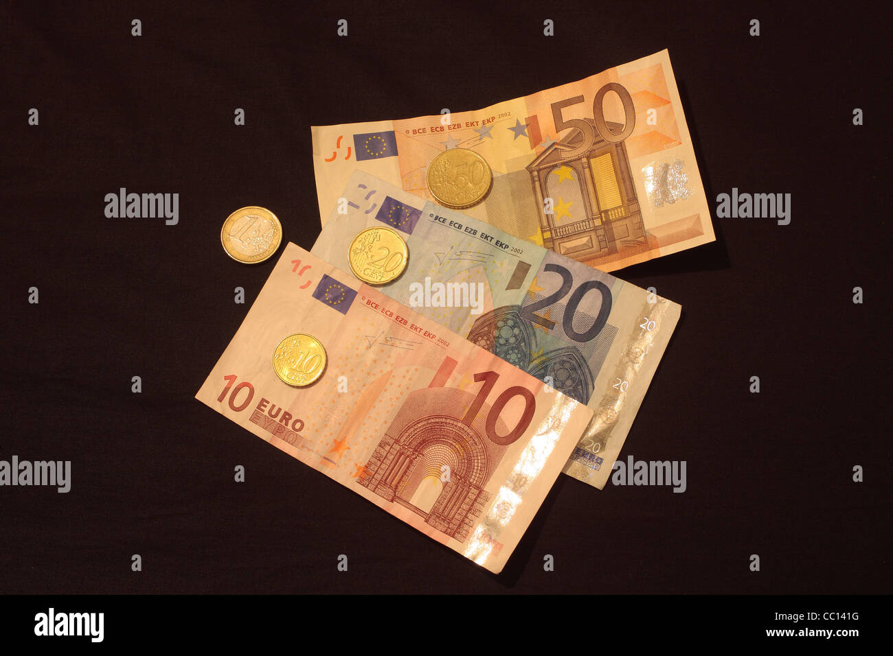 Les espèces en euros et des pièces. Banque D'Images