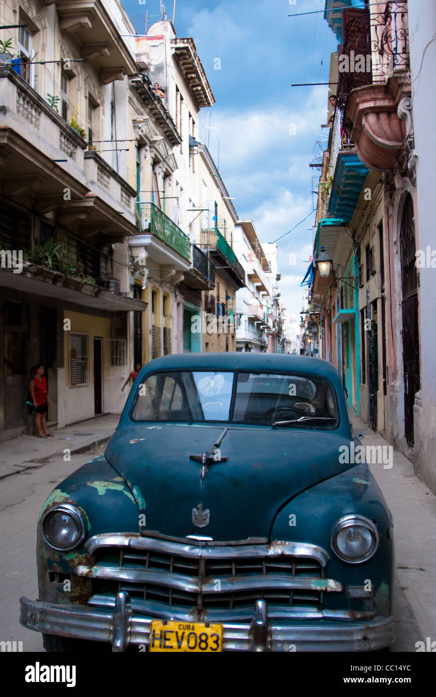 Rusty vieille voiture américaine dans les rues de La Havane, Cuba Banque D'Images