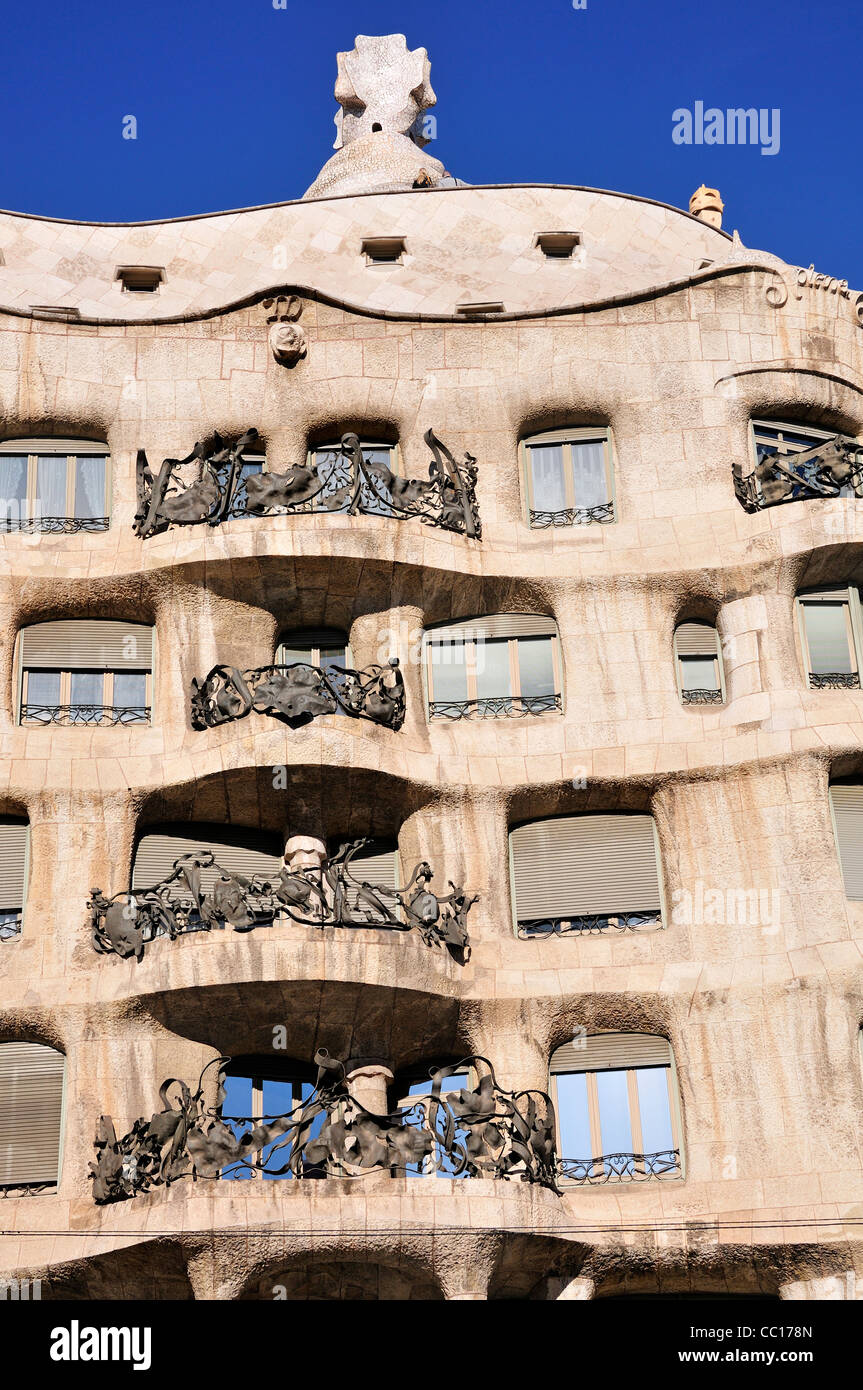 Barcelone, Espagne. La Pedrera ou Casa Mila (Antoni Gaudi : Circa 1900) sur le Passeig de Gracia. Exterior Banque D'Images