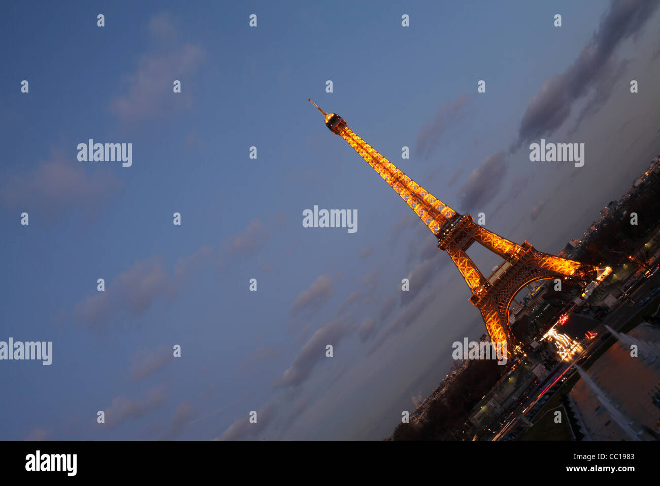 À la tombée de la Tour Eiffel, Paris, France Banque D'Images