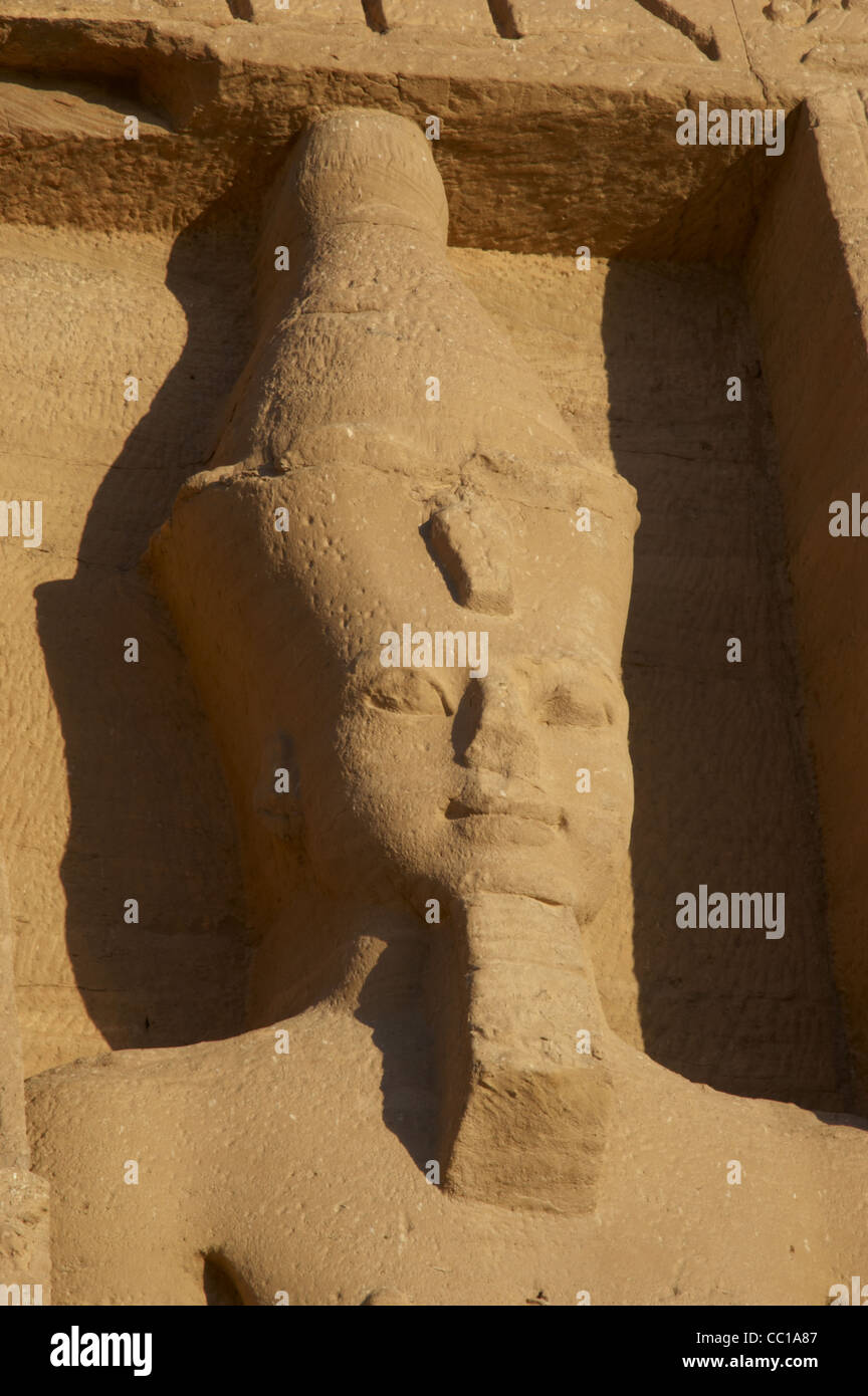 Pharaon Ramsès II (1290-1224 avant J.-C.). Nouveau Royaume. Temple d'Hathor ou petit temple. Abu Simbel. L'Égypte. Banque D'Images