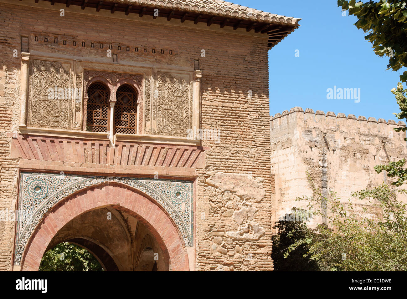 Détail de Porte du Vin (Puerta del Vino) et de l'Alcazaba de l'Alhambra de Grenade, Espagne. Banque D'Images