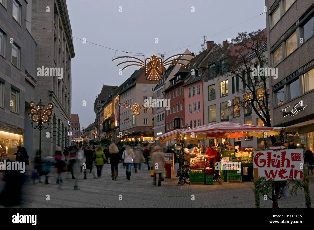 Noël dans le centre commercial de la vieille ville de Nuremberg, Franconia, Bavaria, Germany, Europe. Banque D'Images