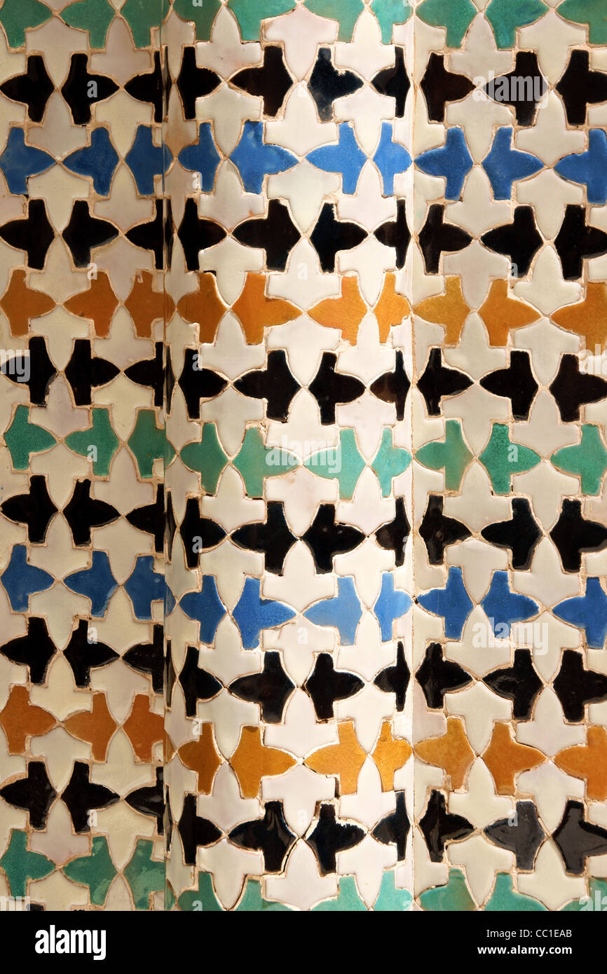 Détail de la céramique travaille au Palais Nasrides de l'Alhambra de Grenade en Andalousie, Espagne Banque D'Images