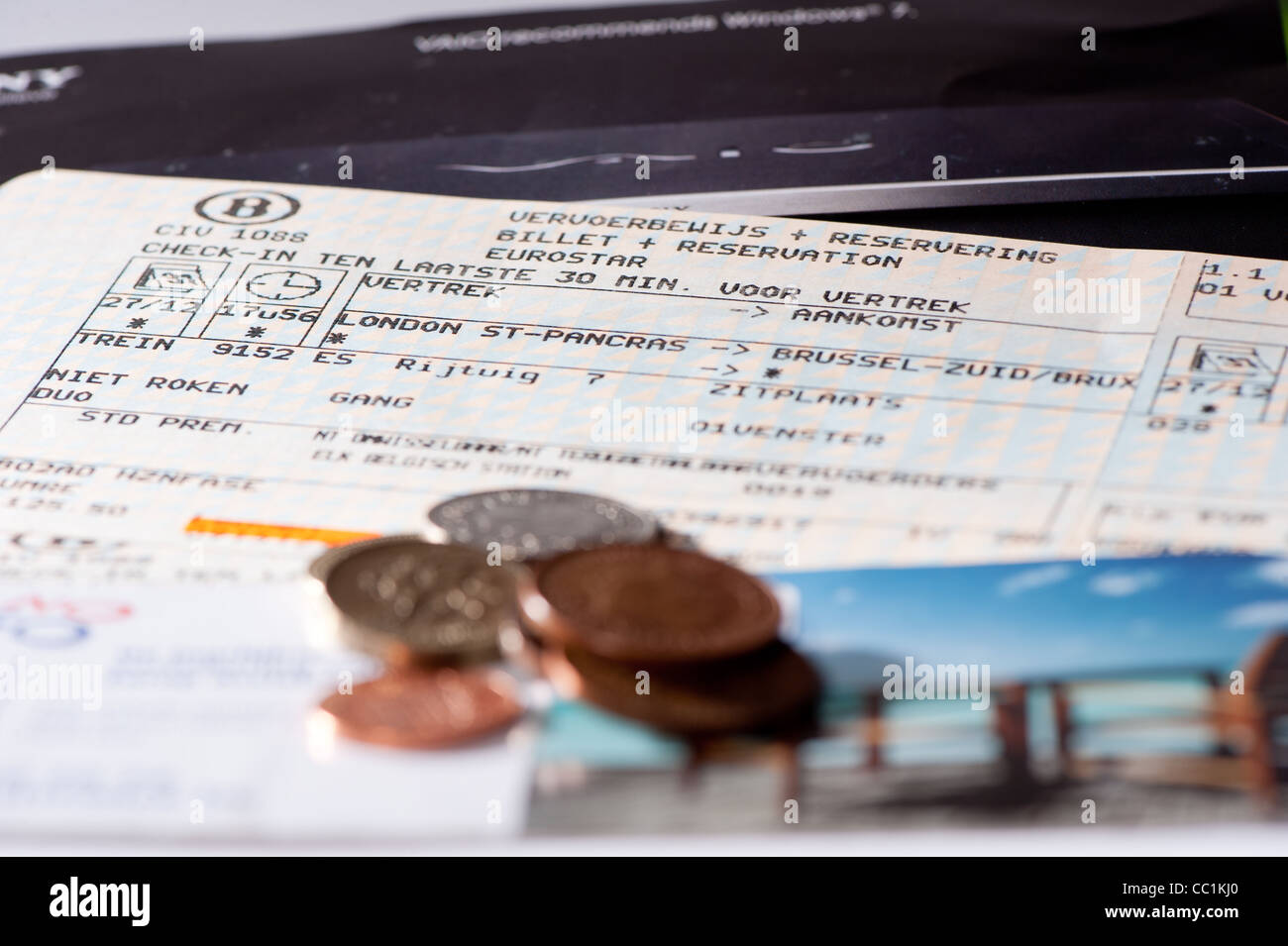 Changement de poche sur les billets de train Banque D'Images