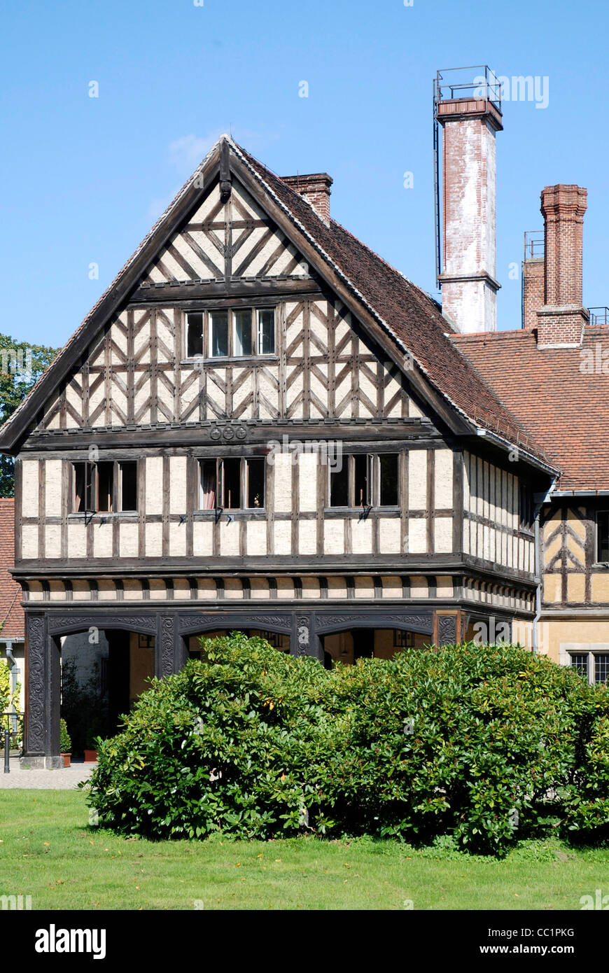 Le château de Cecilienhof à nouveau jardin de Potsdam. Banque D'Images