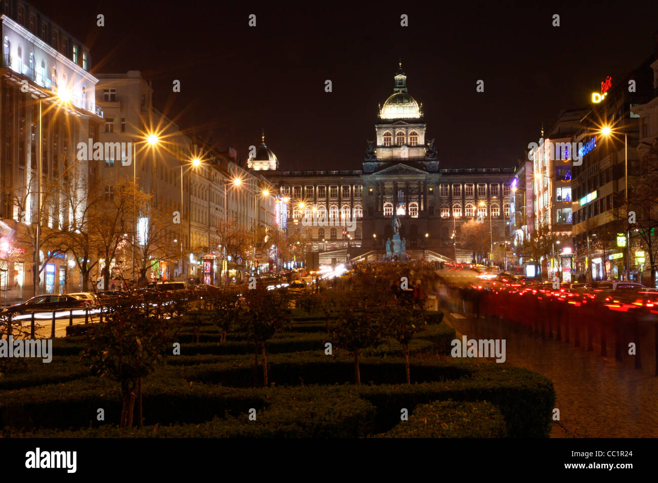 République Tchèque - Prague - métropoles Vaclavske square avec Musée National de nuit Banque D'Images