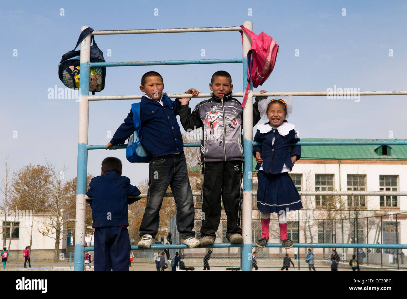 Les enfants de l'école kazakhe mignon. Banque D'Images
