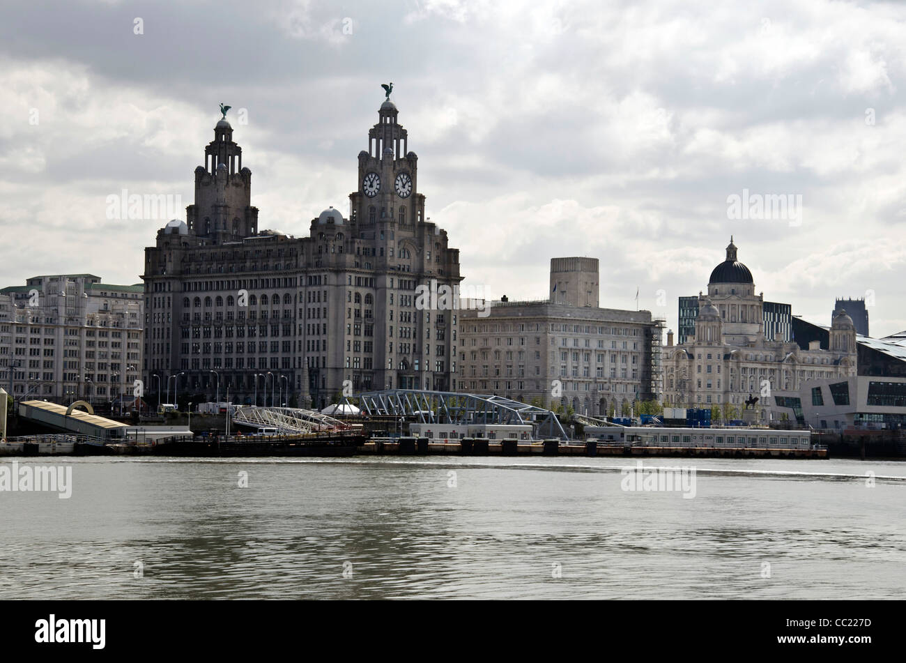 Liverpool waterfront du ferry "Cross de la Mersey, en Angleterre. Banque D'Images