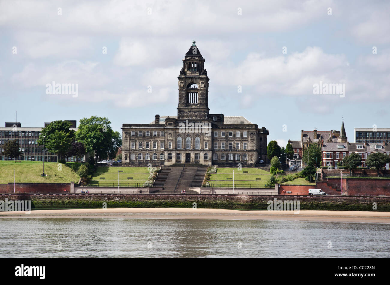 Wallasey Town Hall sur la rive sud de la rivière Mersey, le Wirral, Angleterre. Banque D'Images