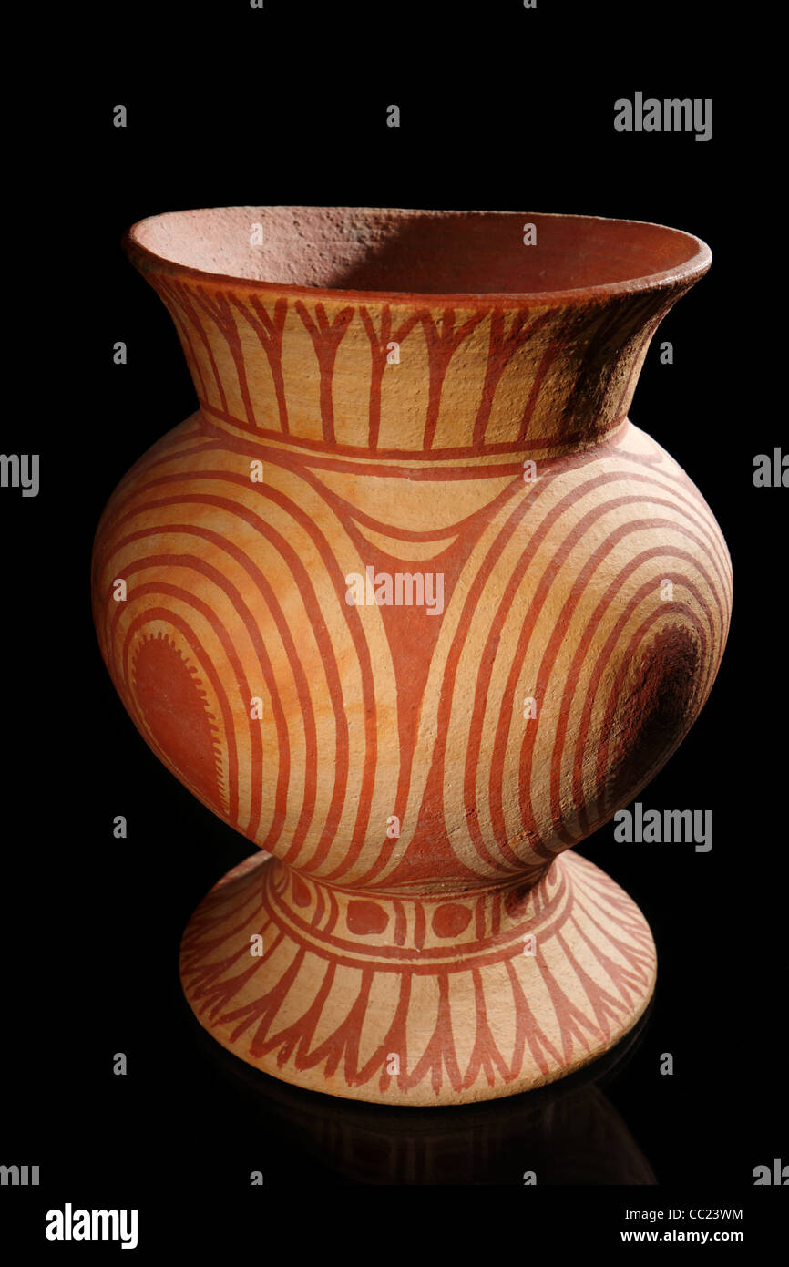 Pot de terre cuite dans le style de Ban Chiang poteries anciennes du nord-est de la Thaïlande Banque D'Images
