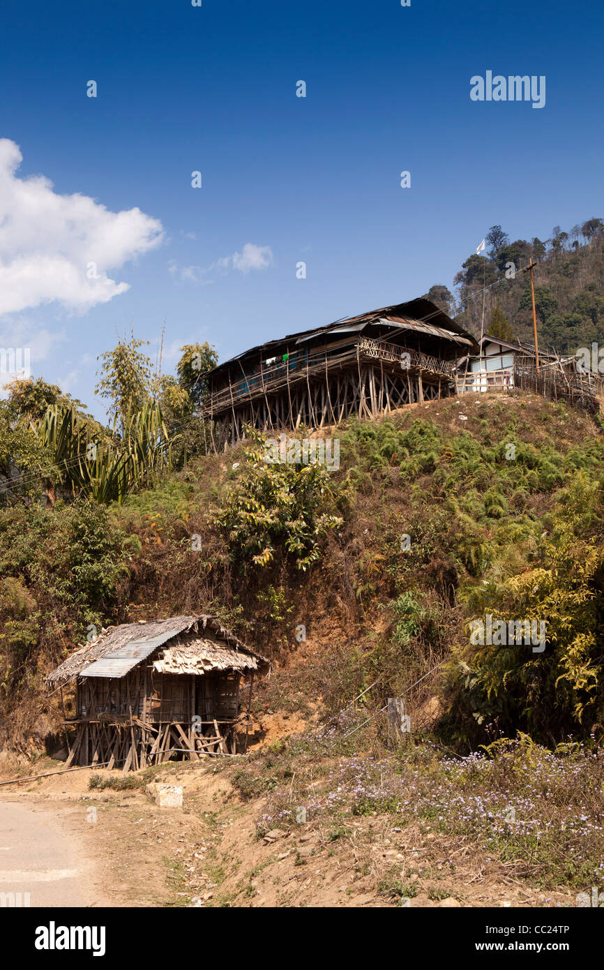 L'Inde, de l'Arunachal Pradesh, maisons de village, district de Subansiri fabriqué à partir de matériaux naturels Banque D'Images