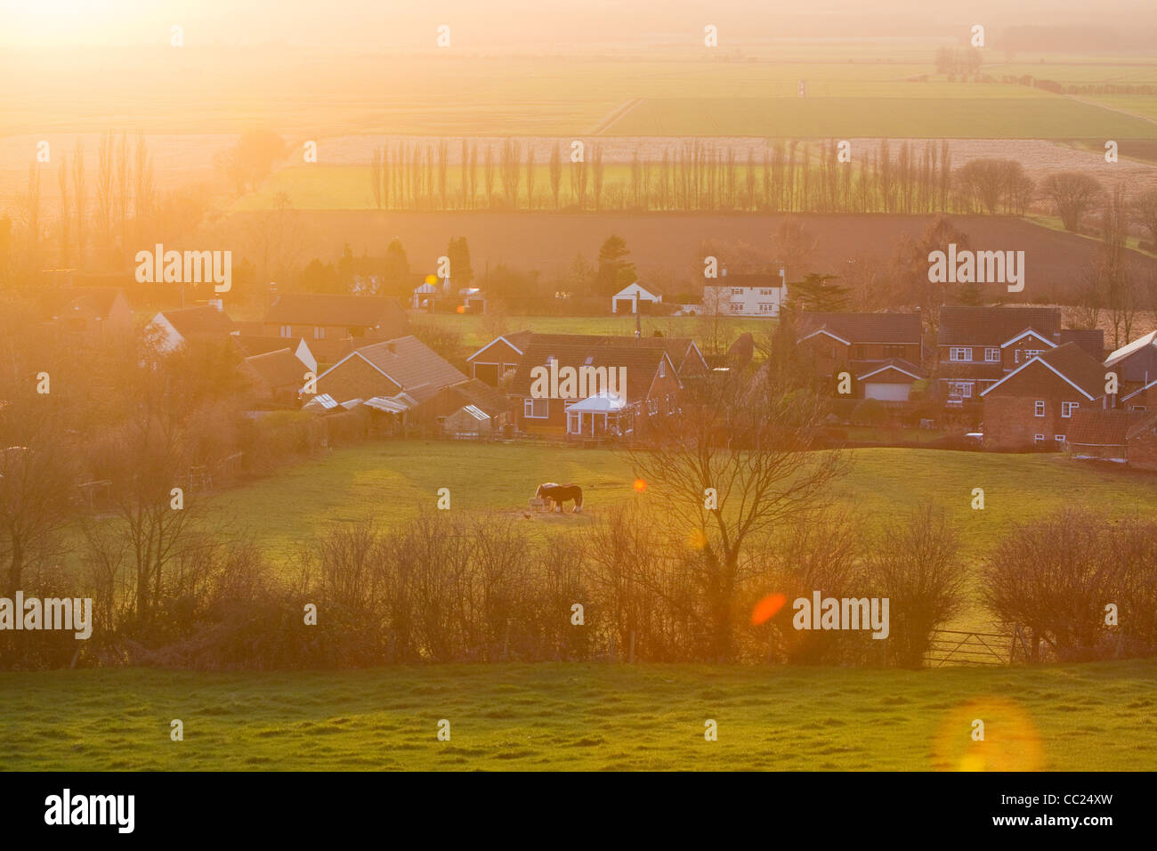 Le Lincolnshire du Nord village de Bonby sur un soir de janvier ensoleillé Banque D'Images