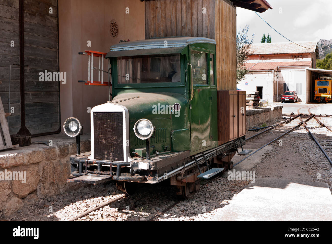 Camion entretien converti pour fonctionner sur le chemin de fer électrique historique qui va de la Palma à Soller Banque D'Images
