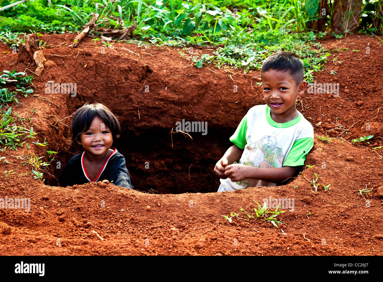 Portrait de deux enfants dans un village Akha près de Chang Rai, Thaïlande Banque D'Images