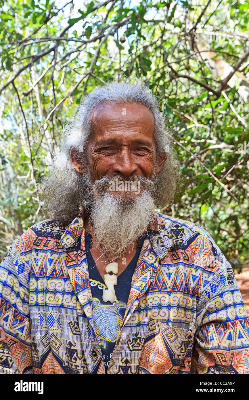 Vieil homme local sur Molokai, Hawaï, USA. Banque D'Images
