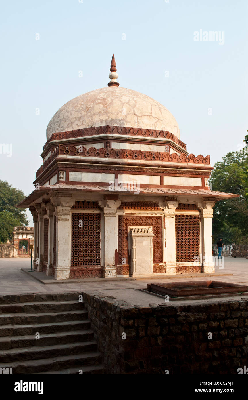 Tombeau de l'Imam Zamin, Qutb Minar Complex, New Delhi, Inde Banque D'Images