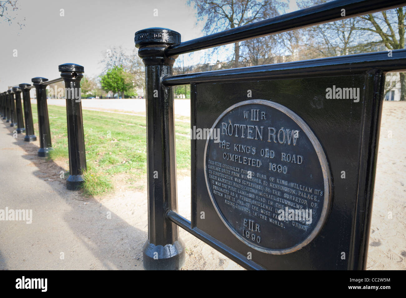 Décrire l'origine de la plaque de Rotten Row, Hyde Park, Londres. Banque D'Images