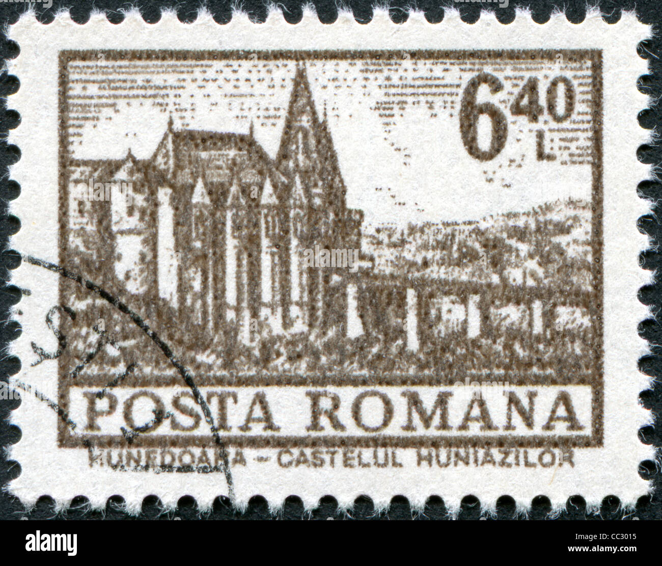 Roumanie - VERS 1972 : timbre imprimé dans la Roumanie, présente le Château de Hunedoara, vers 1972 Banque D'Images