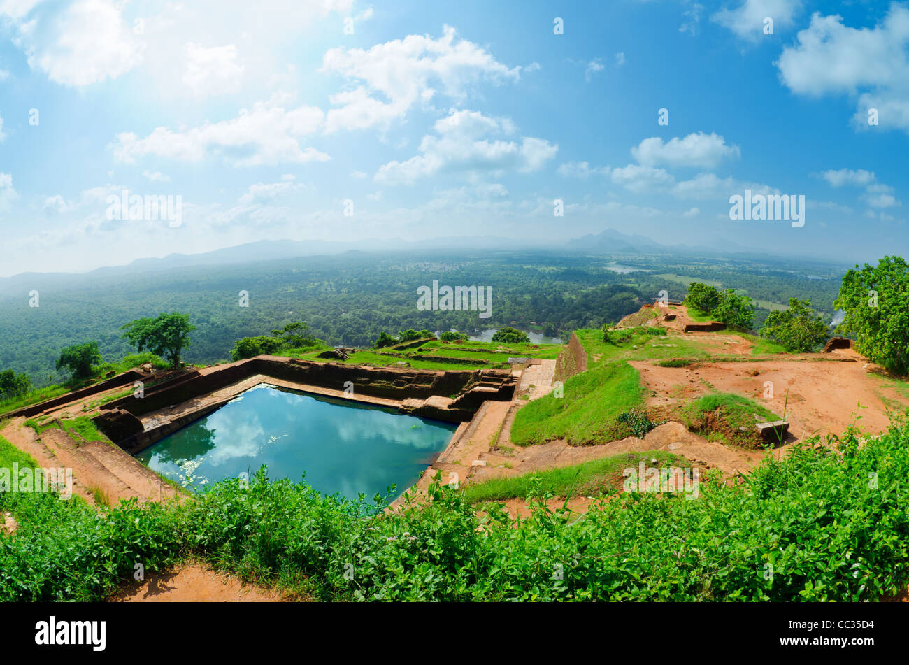 Rocher du Lion de Sigiriya ( ) est une grande pierre, ancien palais ruine dans le centre du Sri Lanka Banque D'Images