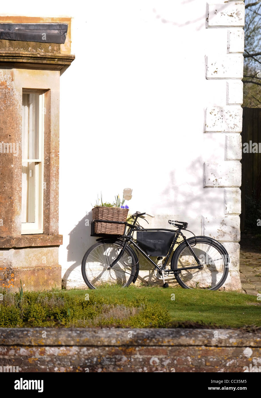 Maison offrant un hébergement de type bed & breakfast dans le village d'Avebury Wiltshire, UK Banque D'Images