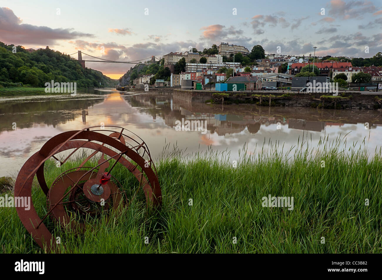 L'estuaire de la rivière Avon à Bristol avec marqueur navigation Banque D'Images