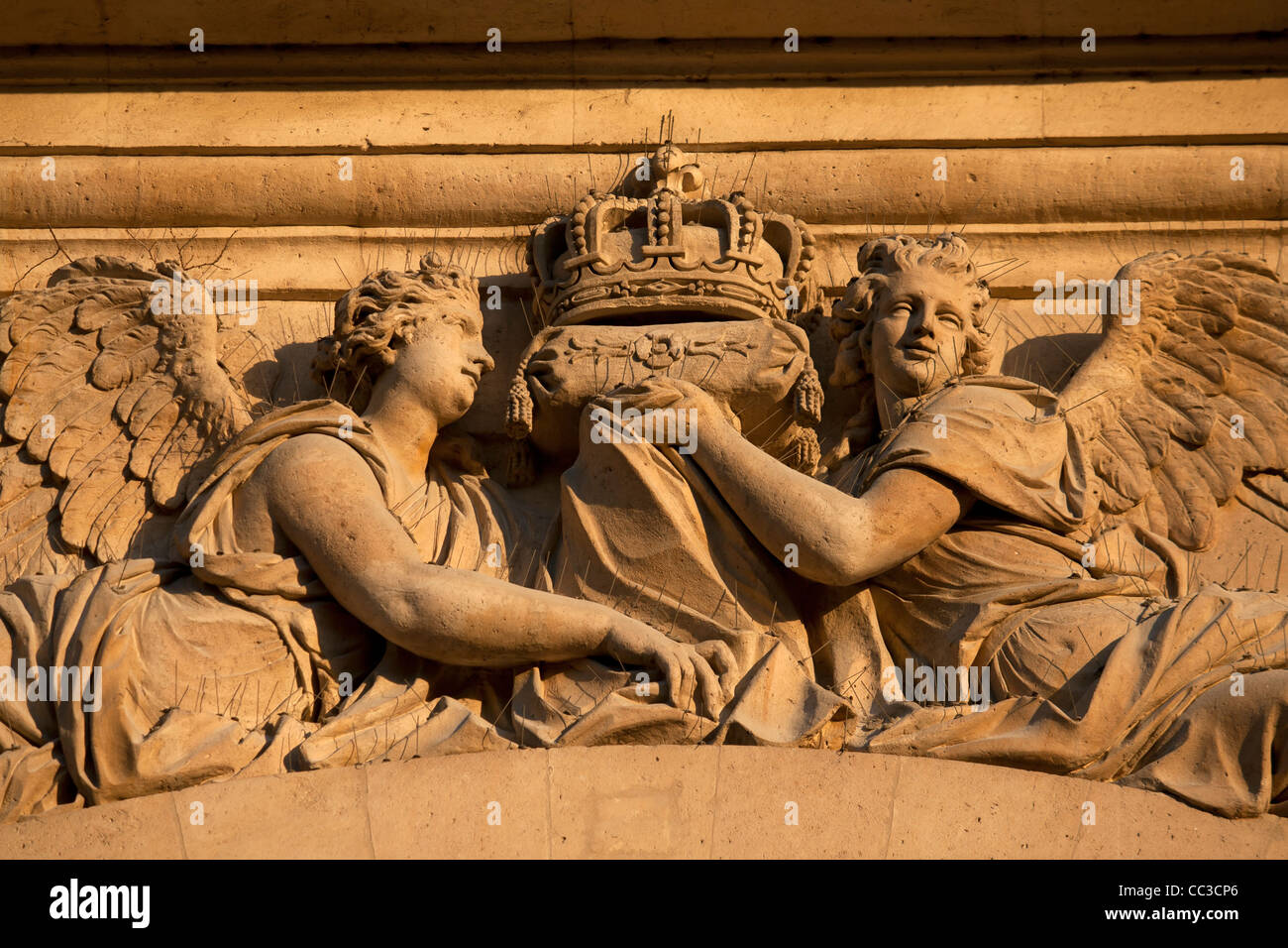 Sculpture de secours sur l'Eglise du Dôme des Invalides, à Paris, France Banque D'Images