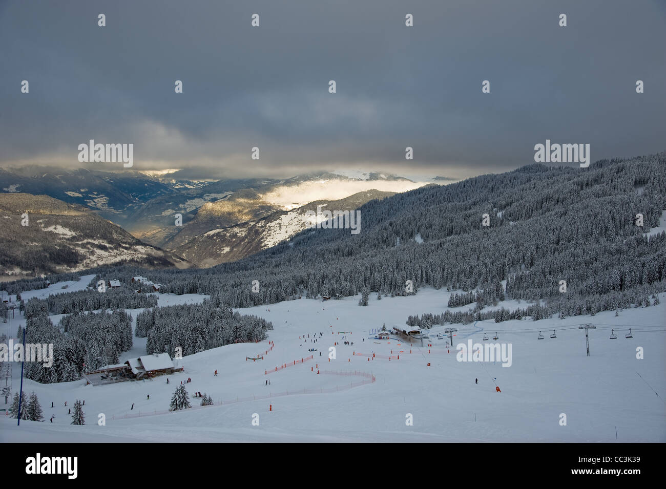 Méribel et Courchevel dans les Trois Vallées (3 vallées) stations de ski dans la vallée de la Tarentaise dans les Alpes françaises. Décembre 2011 Banque D'Images