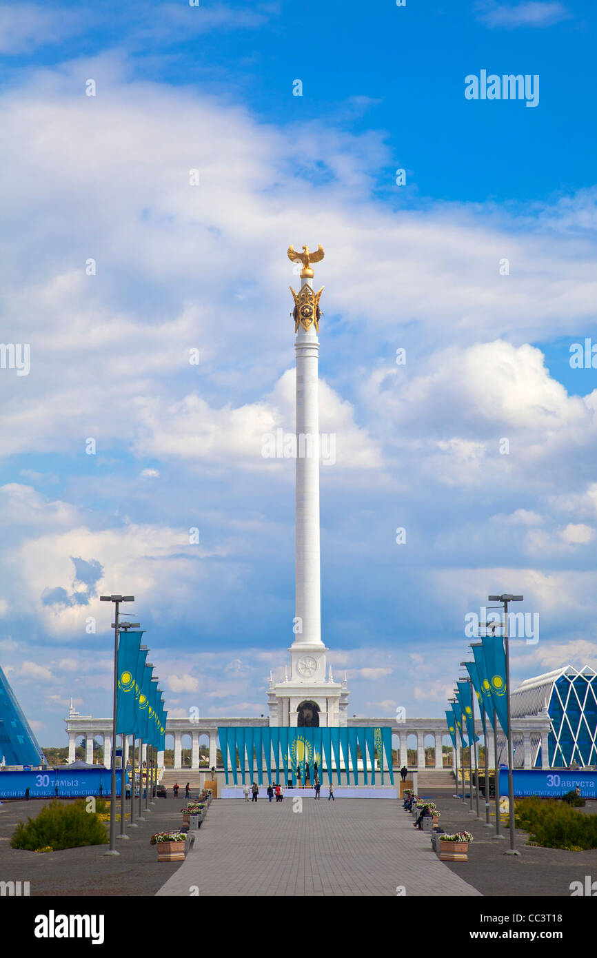 Le Kazakhstan, Astana, KazakYeli (monument) Pays Kazakh Banque D'Images