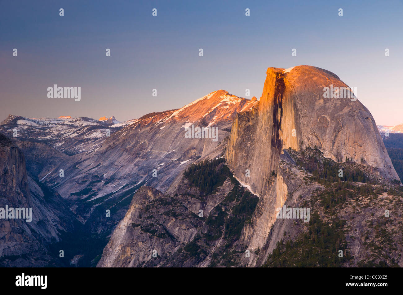 États-unis, Californie, Yosemite National Park, Half Dome depuis Glacier Point Banque D'Images